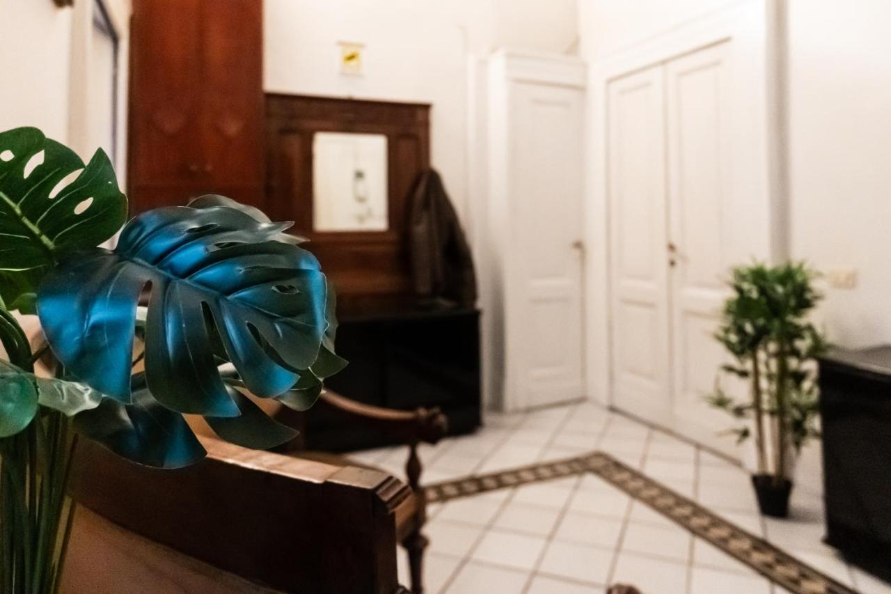 White 'historic Centre' Apartment Naples