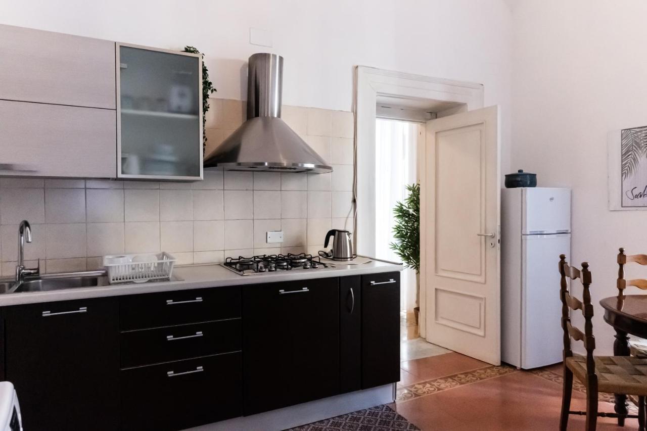 White 'historic Centre' Apartment Naples