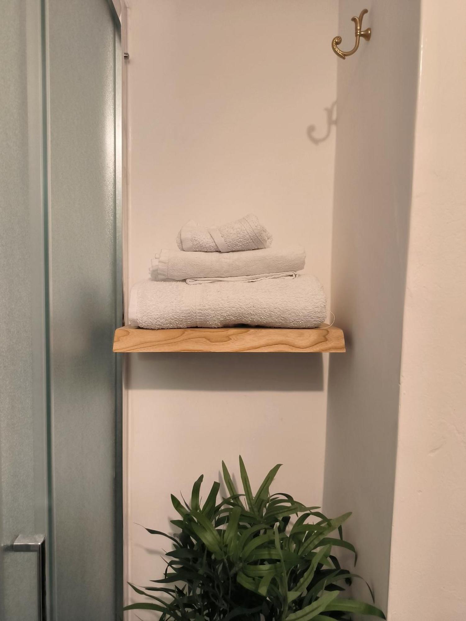 White 'historic Centre' Apartment Naples